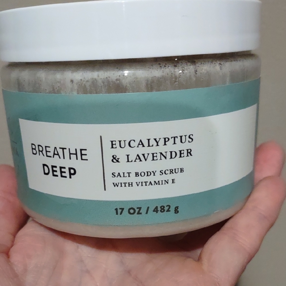 Bath & Body Works Eucalyptus & Lavender Salt Scrub - Aqua & White
